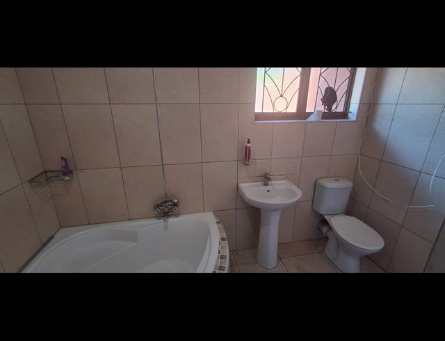 3 BEDROOM SIMPLEX FOR SALE IN SANDFIELD